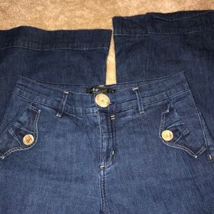 Jeans flare cut
